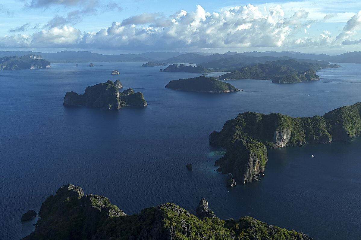 PW - 12 - Wild Philippines - Realm of Volcanoes