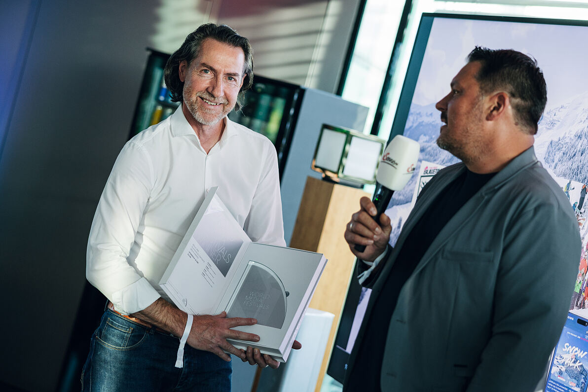 Überreichung der zwei Silber-Awards bei den World Media Festivals in Hamburg