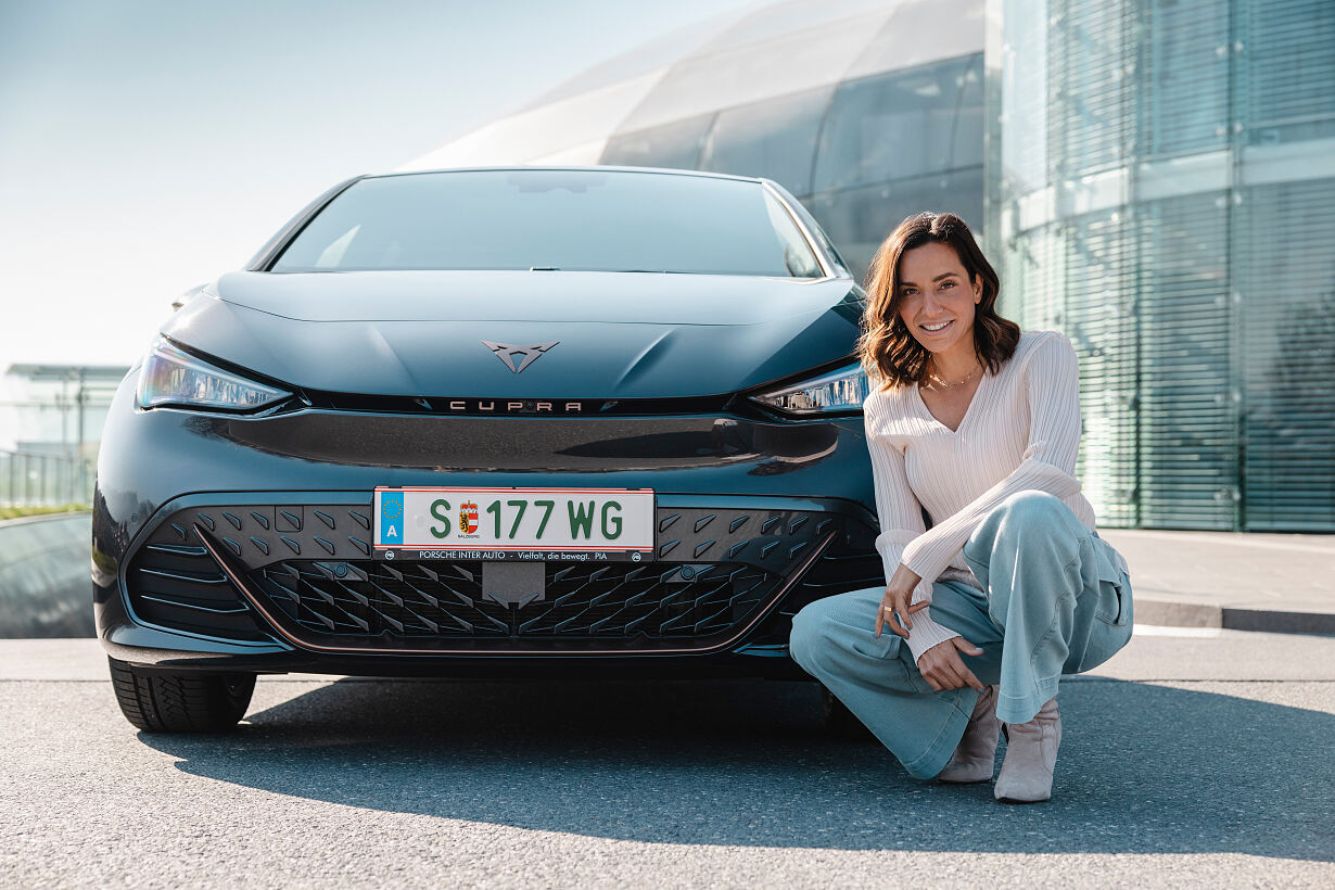 CUPRA Markenbotschafterin Andrea Schlager ist auch 2024 wieder das Gesicht der Kampagne.