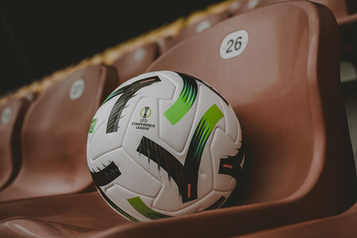 Der Spielball der UEFA Conference League der Saison 20262027