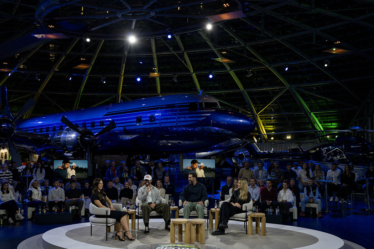 PW - 01 - Sport und Talk aus dem Hangar-7