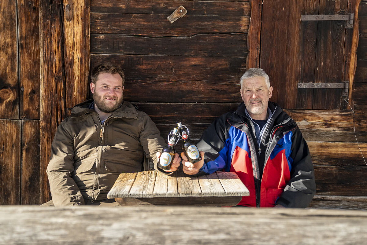 Lukas AIchhorn und Michael Nock posieren für ein Foto