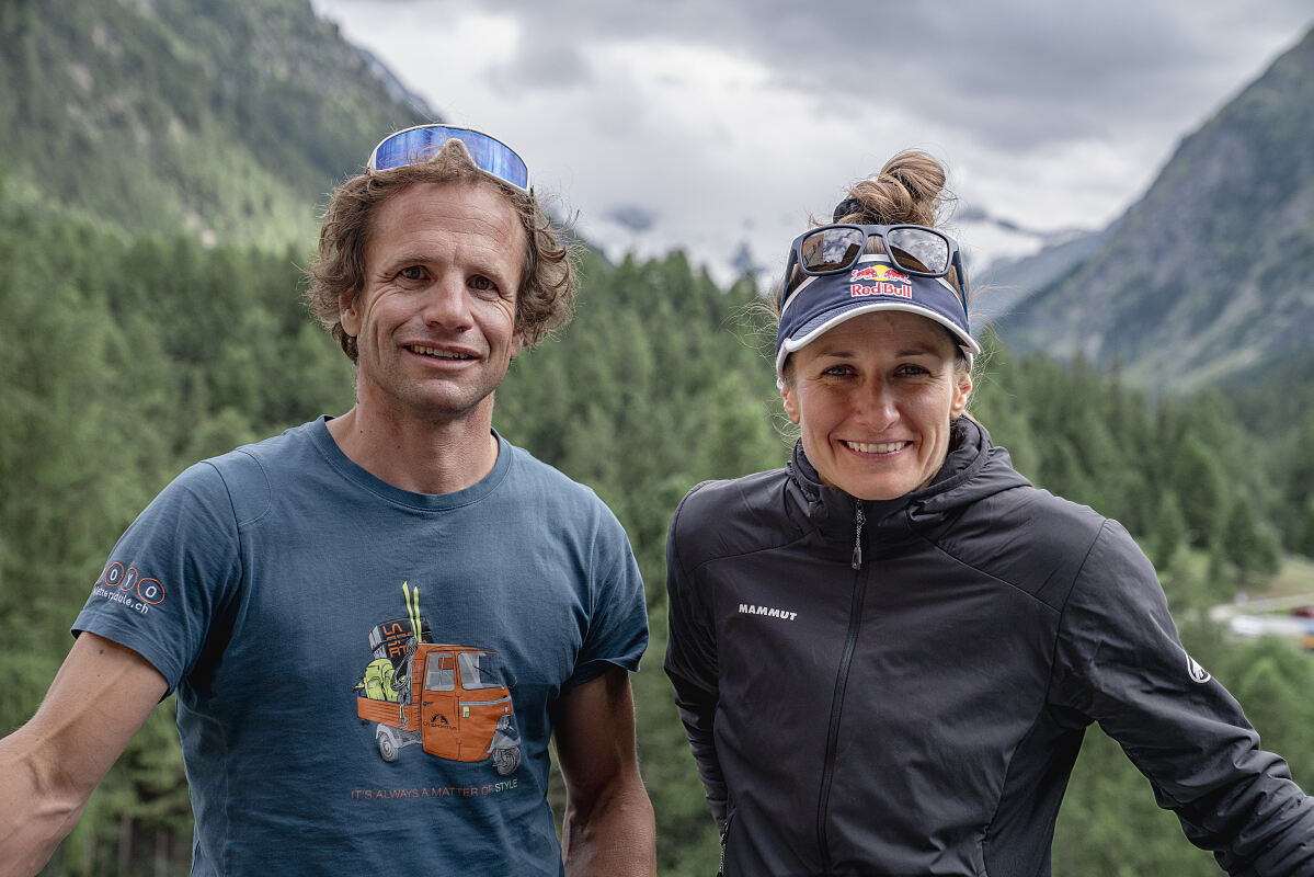Portrait vom schweizer Alpinisten Roger Schäli und der österreichischen Freeride-Weltmeisterin Nadine Wallner am Fuße des Piz Bernina