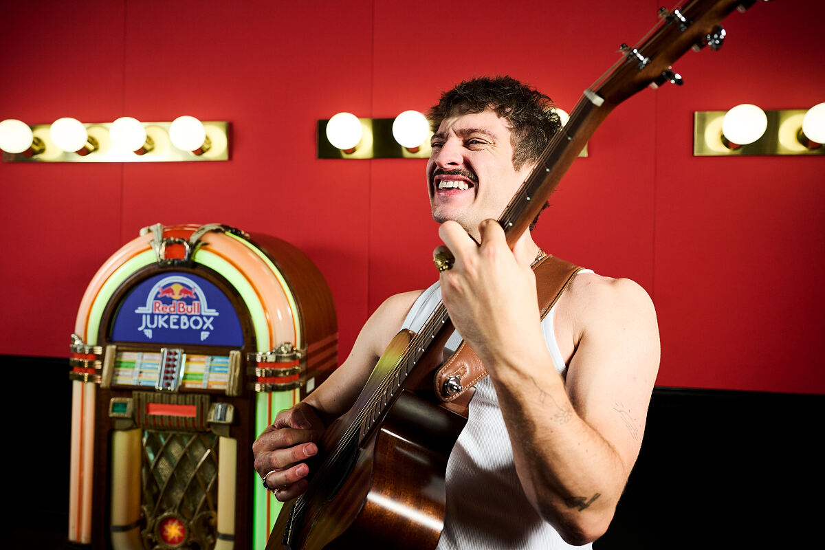 PW - 00 - Red Bull Jukebox mit RIAN