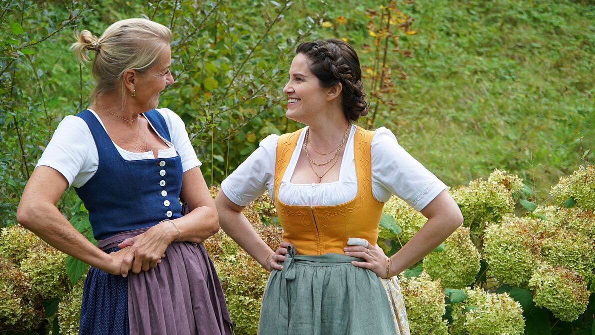 PW - 44 - Hoagascht - Des Dirndl is unser Gwand