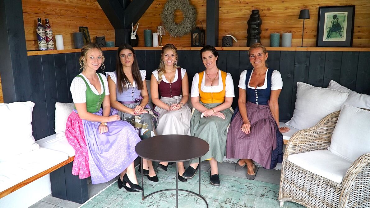 PW - 44 - Hoagascht - Des Dirndl is unser Gwand