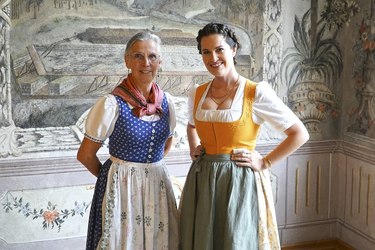 PW - 44 - Hoagascht - Des Dirndl is unser Gwand