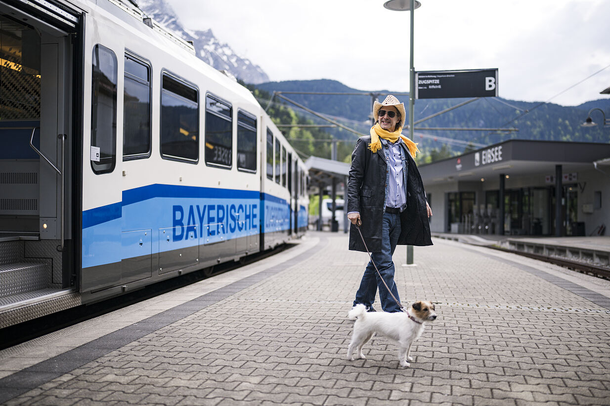 PW - 27 - Ostrowski macht Urlaub - Auf den Hund gekommen