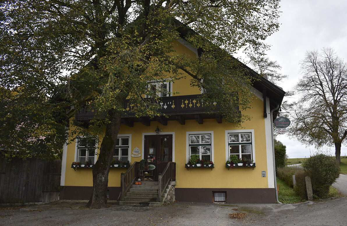 PW - 41 - Heimatleuchten - Aus der Reihe tanzen - Niederösterreichs Wirtshäuser