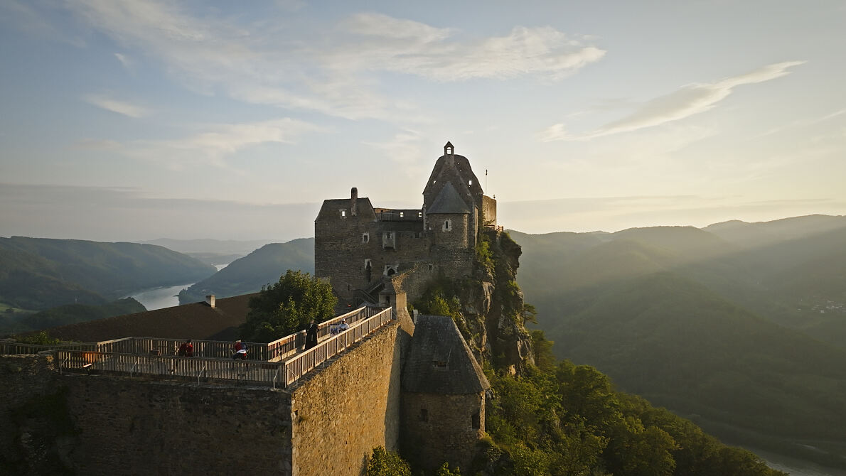 PW - 41 - Heimatleuchten - Aus der Reihe tanzen - Niederösterreichs Wirtshäuser