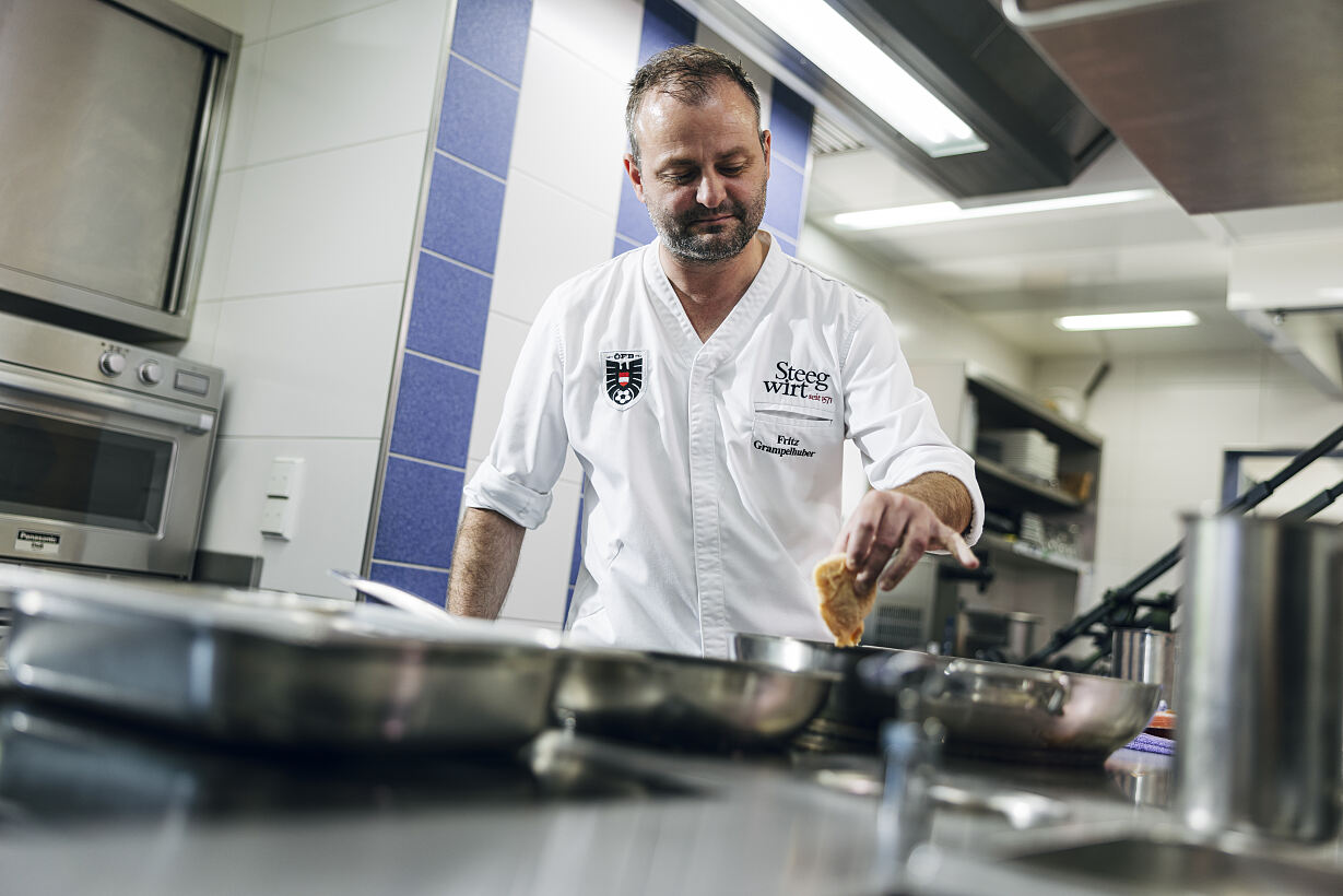 PW - 46 - Heimatleuchten - Fritz, was gibt’s? Heimatküche für Österreichs Nationalteam