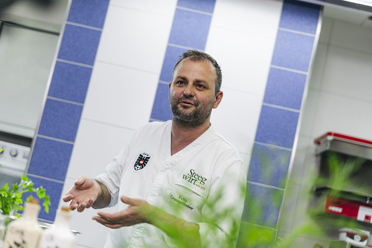 PW - 46 - Heimatleuchten - Fritz, was gibt’s? Heimatküche für Österreichs Nationalteam