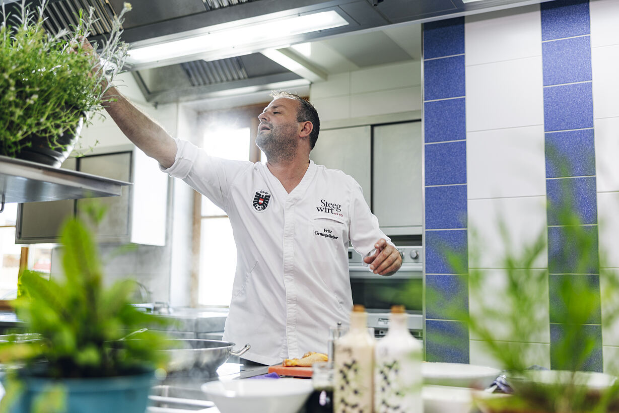 PW - 46 - Heimatleuchten - Fritz, was gibt’s? Heimatküche für Österreichs Nationalteam