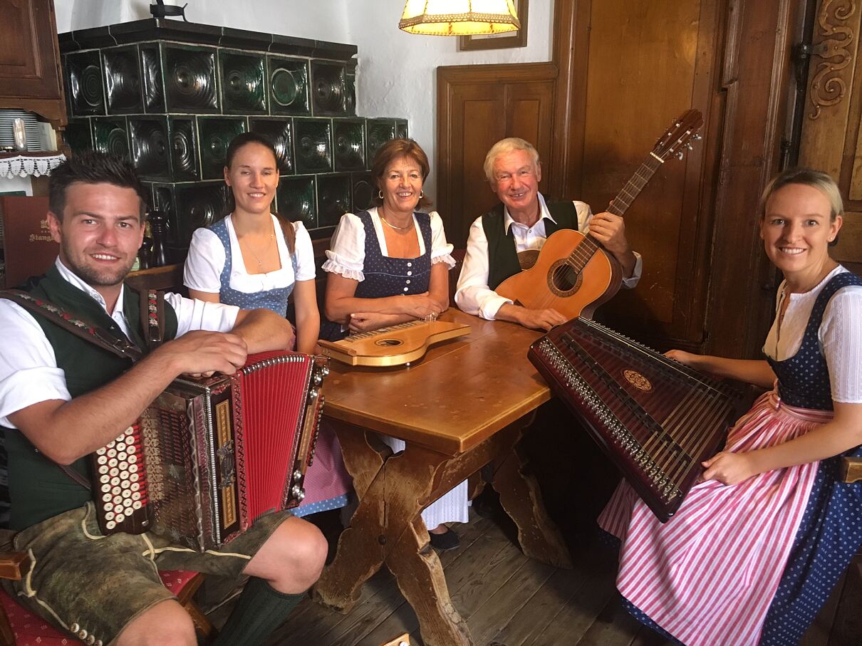 PW - 47 - Österreichische Hotellegenden - Traditionshäuser in Familienhand