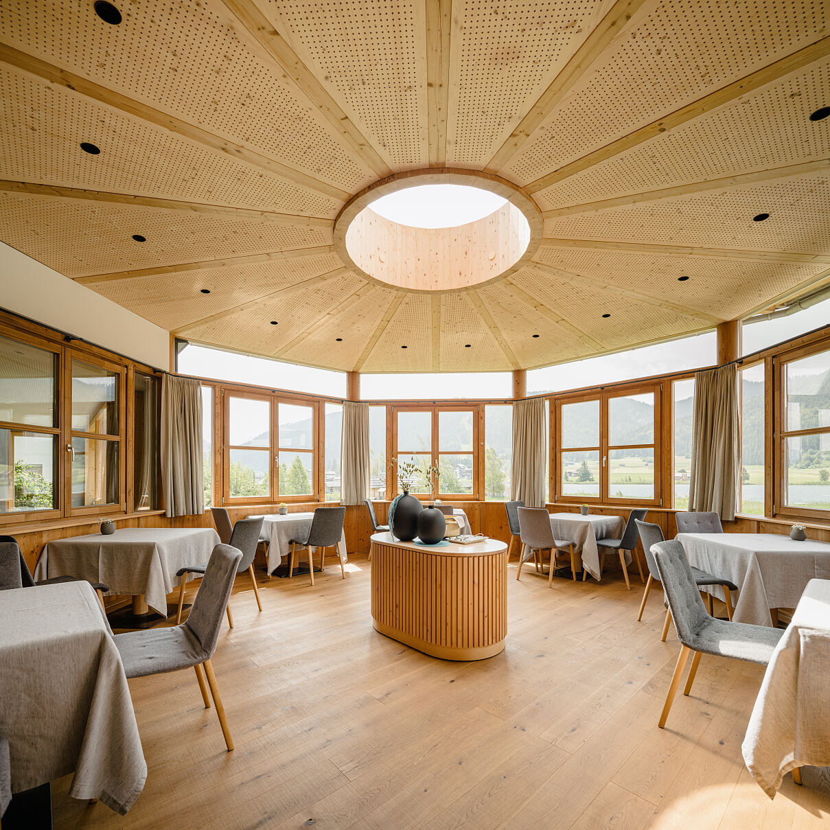 PW - 48 - Österreichische Hotellegenden - Traditionshäuser in Familienhand