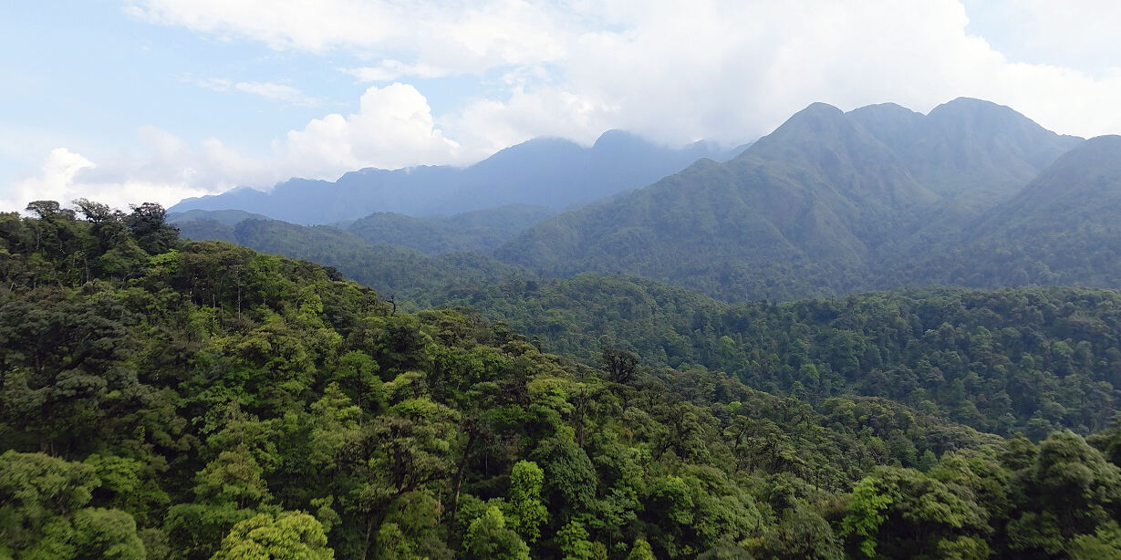 PW - 12 - Wild Philippines - Realm of Volcanoes