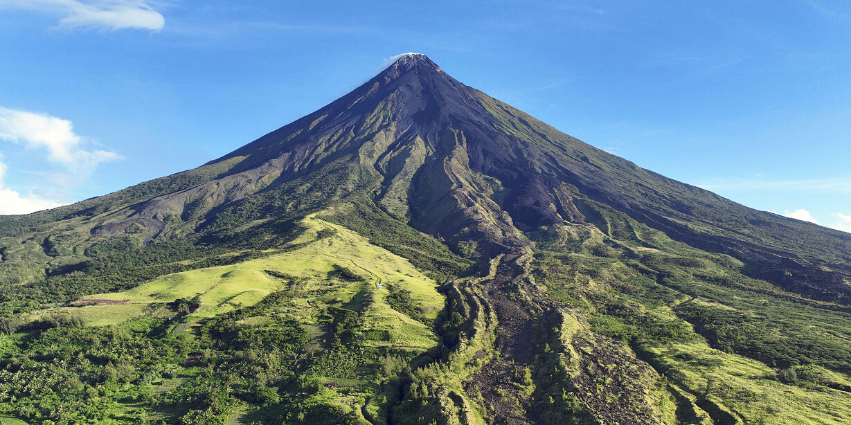 PW - 12 - Wild Philippines - Realm of Volcanoes