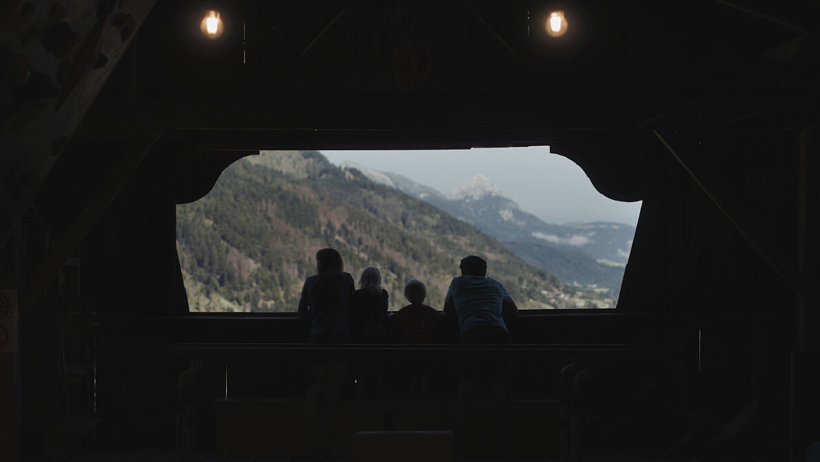 PW - 12 - Heimatleuchten - Hier lässt sich´s leben - Stilles Wasser, stilles Tal
