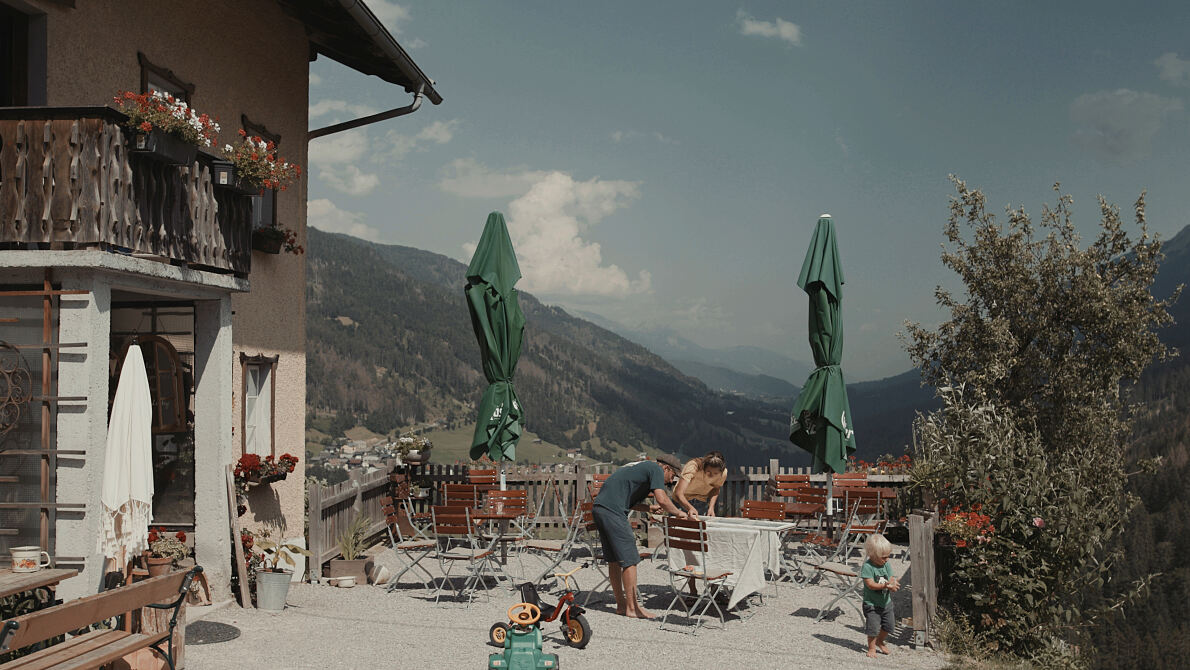 PW - 12 - Heimatleuchten - Hier lässt sich´s leben - Stilles Wasser, stilles Tal